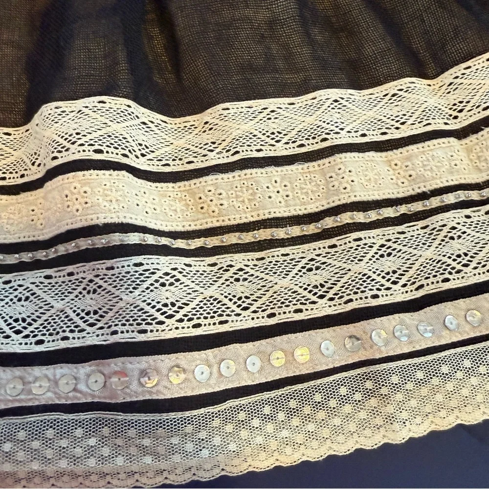 Laundry By Shelli Segal chic line